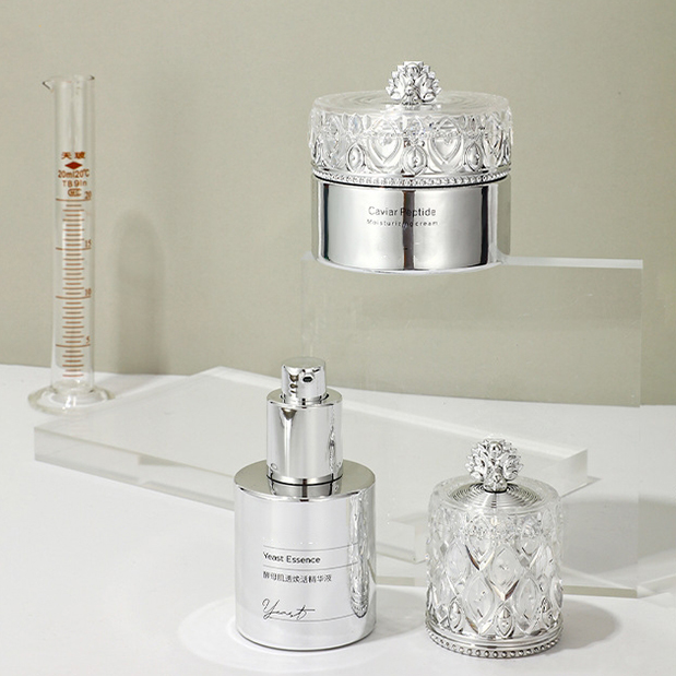 Jemná rovnováha v designu skleněného parfémového flakonu: spojení praktičnosti a umění