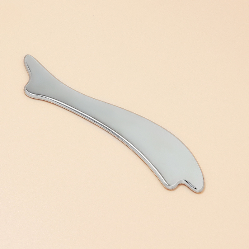 Deska Gua Sha ze zinkové slitiny ve tvaru ryby s personalizovanými barvami a logem Deska Gua Sha ze zinkové slitiny ve tvaru ryby s personalizovanými barvami a logem