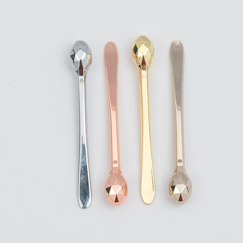 Jedinečný diamantový design očních krémových tyčinek ze slitiny zinku Jedinečný diamantový design očních krémových tyčinek ze slitiny zinku